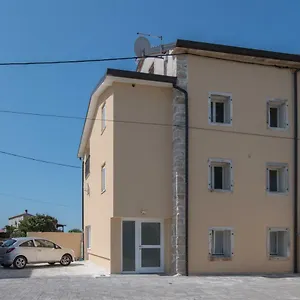 https://lana-house-with-apartments.in-istria.net